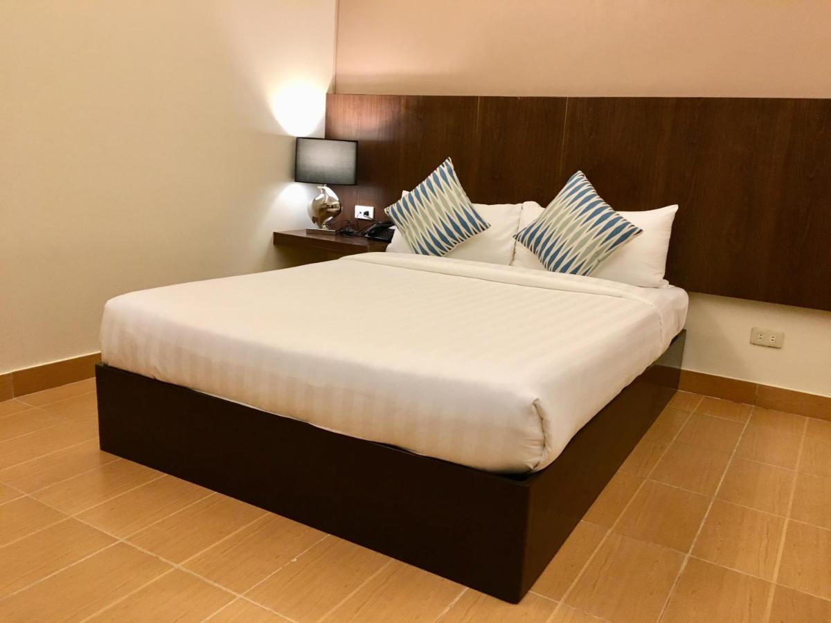 Eon Centennial Resort Hotel & Waterpark Iloilo Zewnętrze zdjęcie