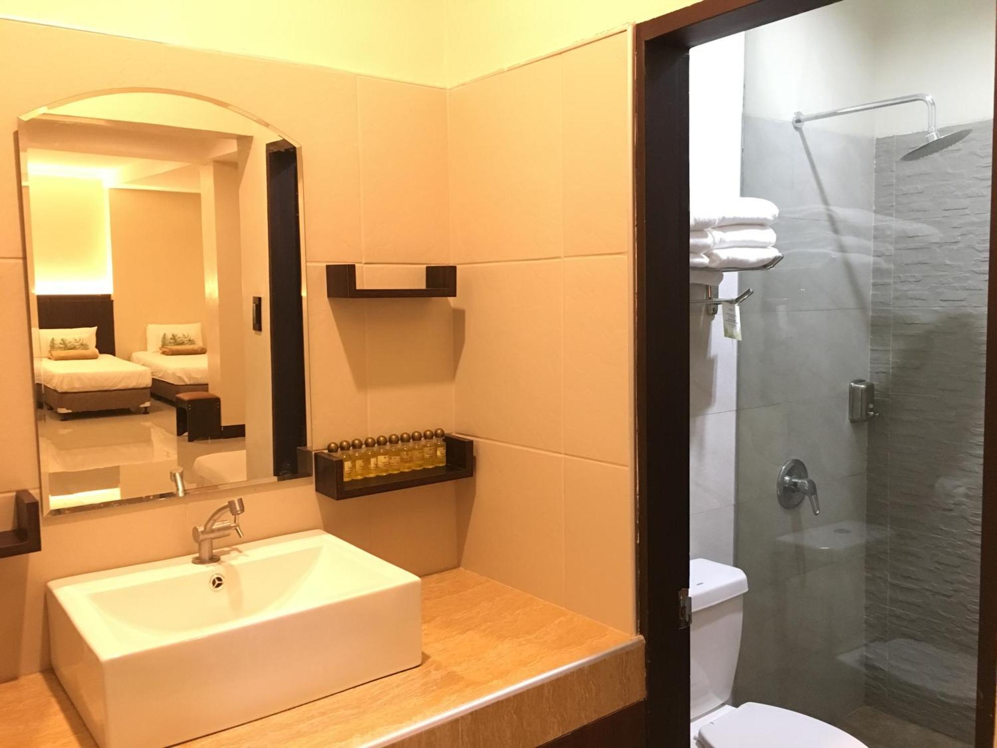 Eon Centennial Resort Hotel & Waterpark Iloilo Pokój zdjęcie